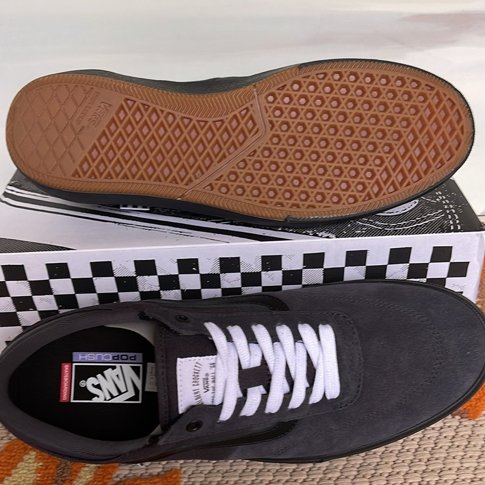 Vans Men’s Gilbert Crockett Dark Navy
VN0ASIFDNV
Sneakers - Picture 14 of 16